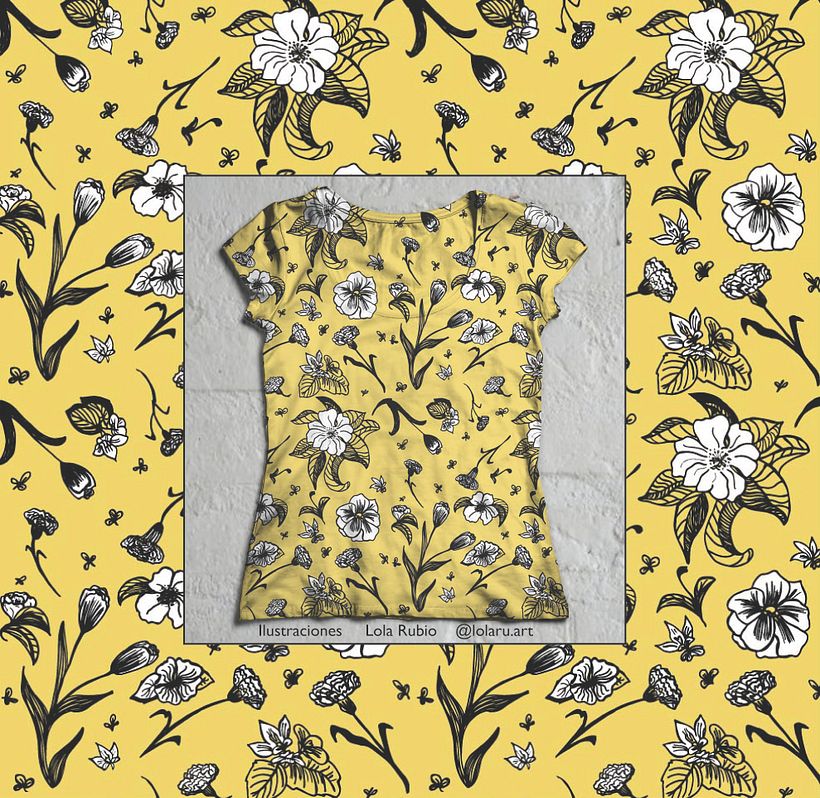 Estampado floral amarillo con flores blancas aplicado a camiseta. 