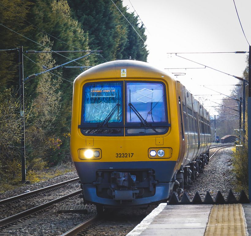 El tren amarillo #323217