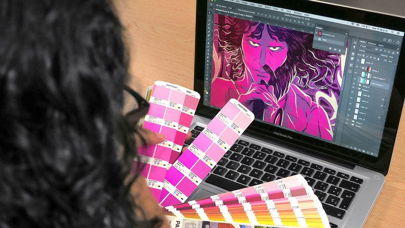 Chack Robles, diseñador gráfico especializado en dirección de arte final e impresión.