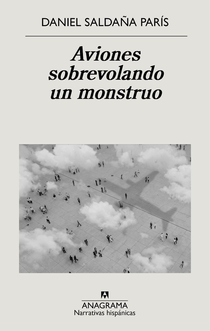 Aviones sobrevolando un monstruo 0