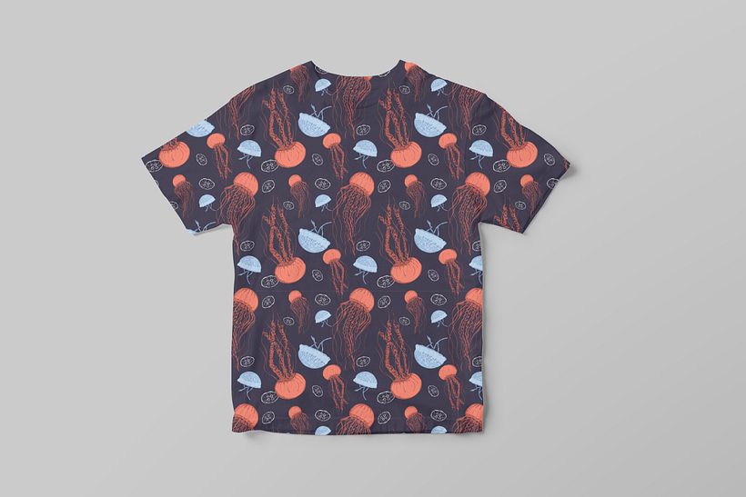Auf ein kleineres T-Shirt aufgetragen