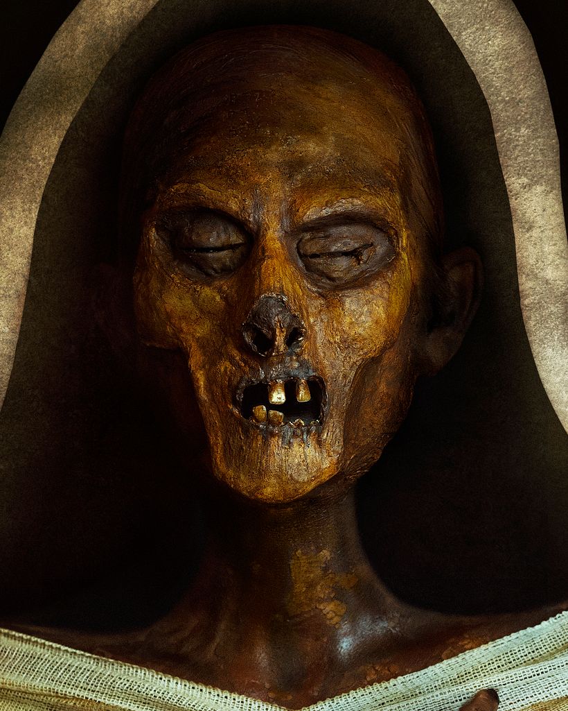 Este sería el resultado final de la prótesis (ya colocada) y el resto del maquillaje con los últimos retoques.