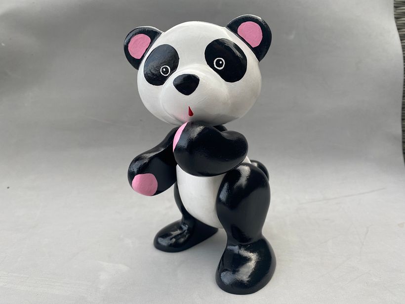Jamiu woodcraft. Osito panda hecho de madera y recubierto con pintura a base de agua no tóxica