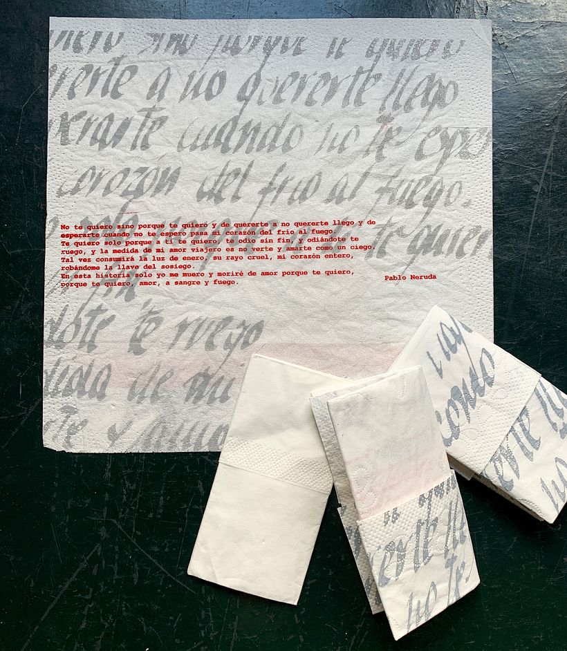 Al preguntarme a dónde llega a parar o termina la pena de amor, me di cuenta que terminaba en los pañuelos desechables! 