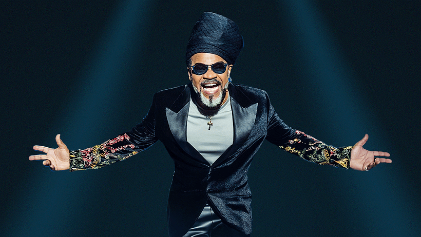 Carlinhos Brown is a singer, composer, arranger, multi-instrumentalist, visual artist, and, now, a Domestika teacher.