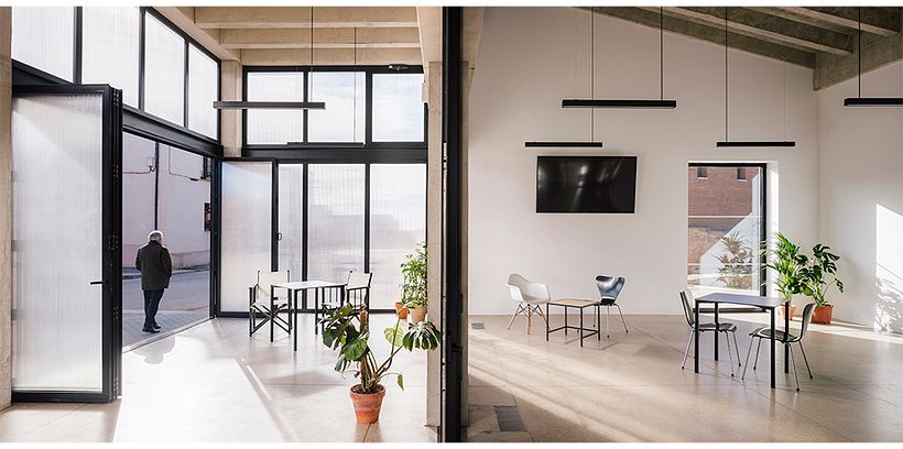 "Teleclub con colchones térmicos".  Subliminal (Miguel de Guzman + Rocío Romero).