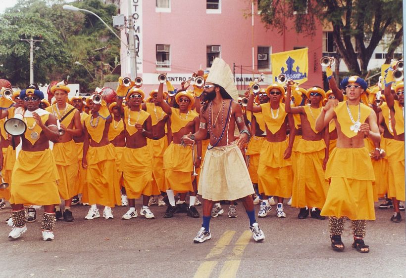 Al frente de Zárabe.