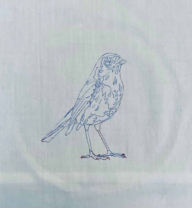 Pasando el dibujo a la tela. Lo dibuje con un lapicero que se borra con calor.