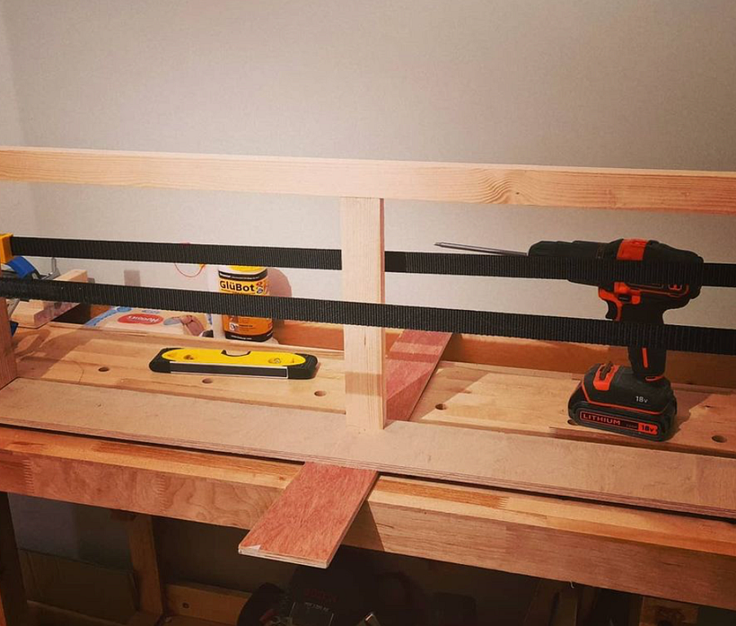 Helping the gluing process with a band clamp.