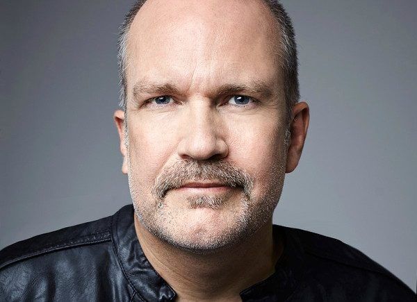 Jason Bermingham es un actor de voz y productor especializado en narración en inglés para el mercado latinoamericano.