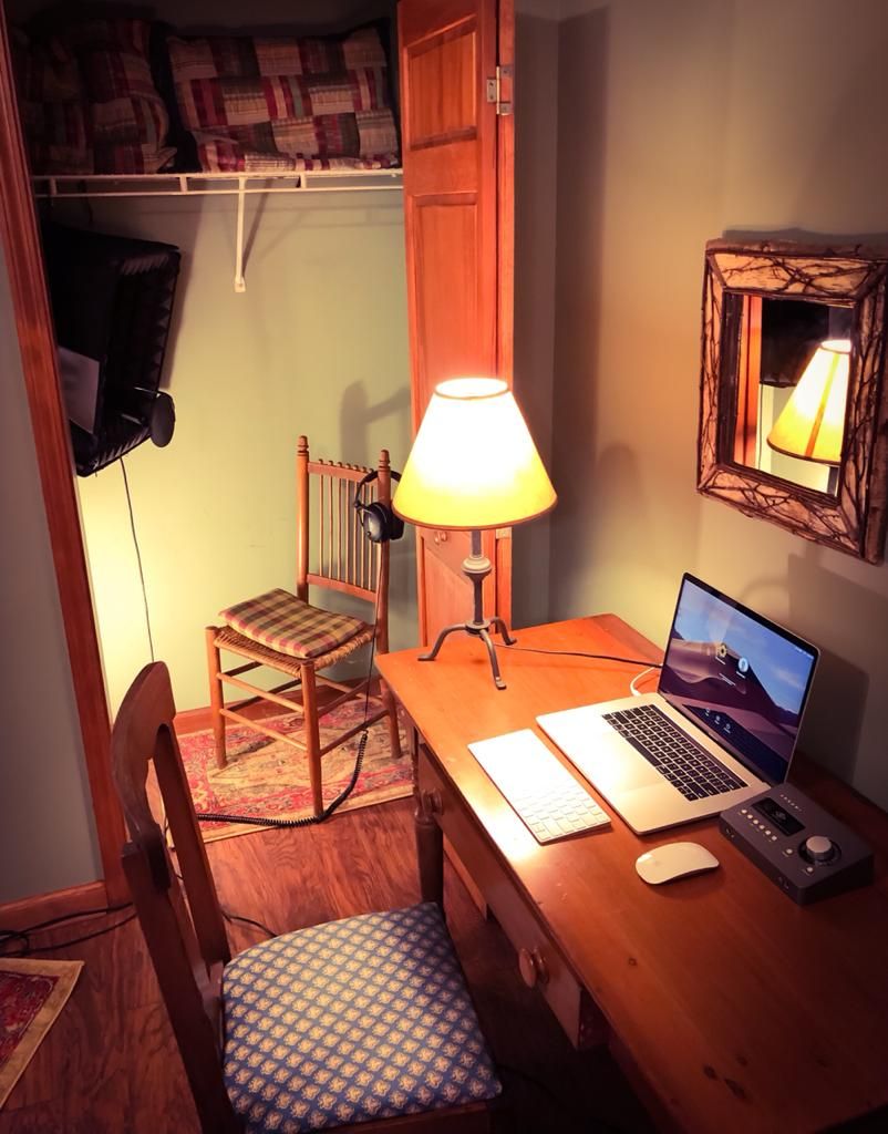 Ejemplo de instalación en el interior de un armario creada por Jason Bermingham.
