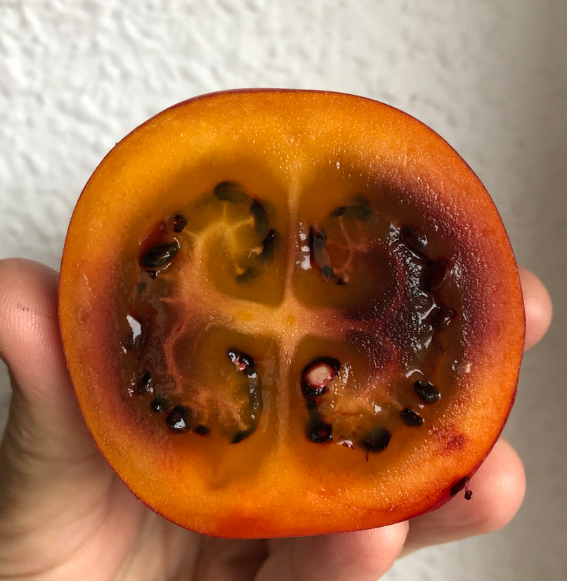 Taking pictures of the fracturing of some fruits