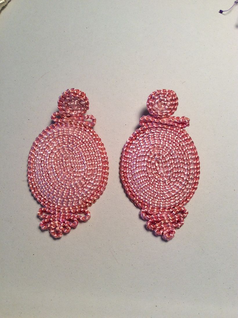 Pendientes de cuerda tenyida a mano
