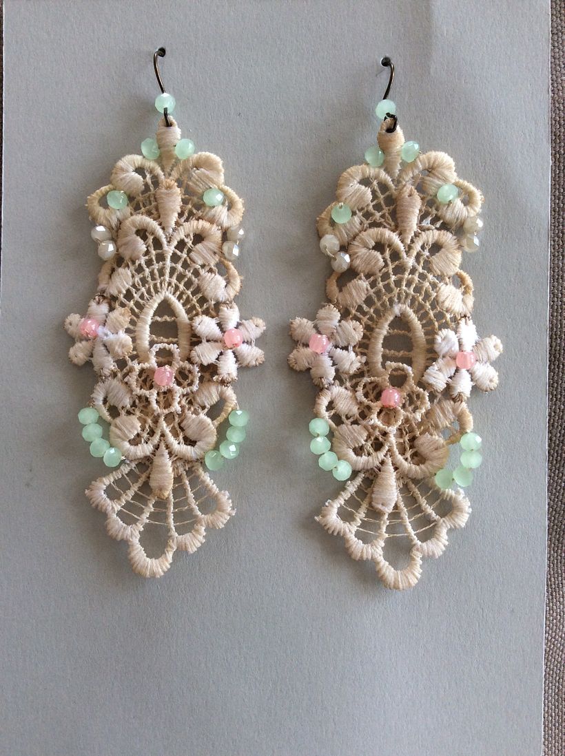 Pendientes de puntas cosidos a mano