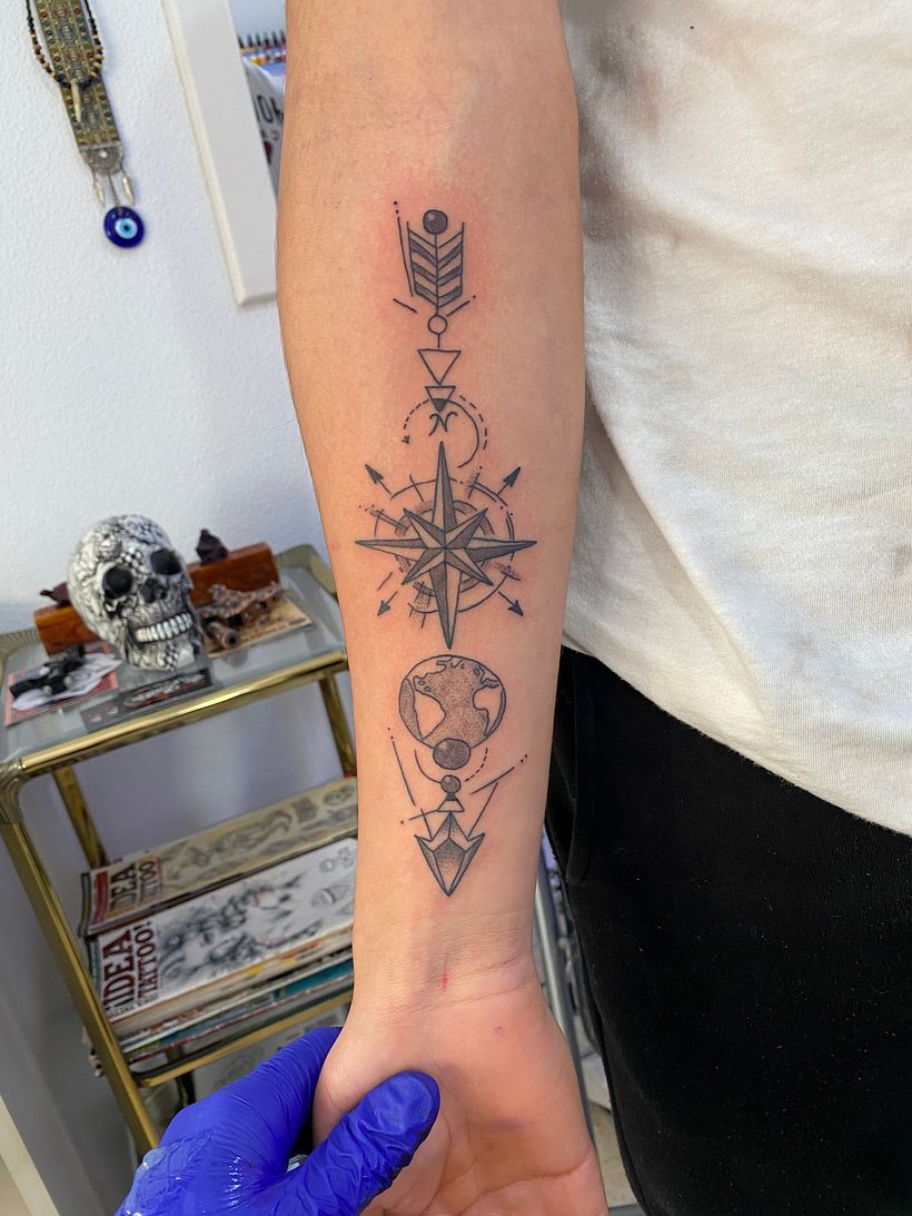 Mi Proyecto del curso: Tatuaje botánico con puntillismo 1
