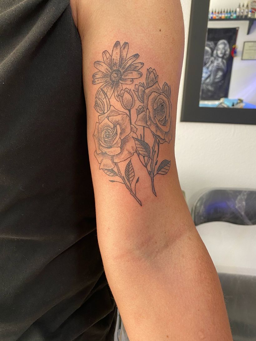 Mi Proyecto del curso: Tatuaje botánico con puntillismo 2