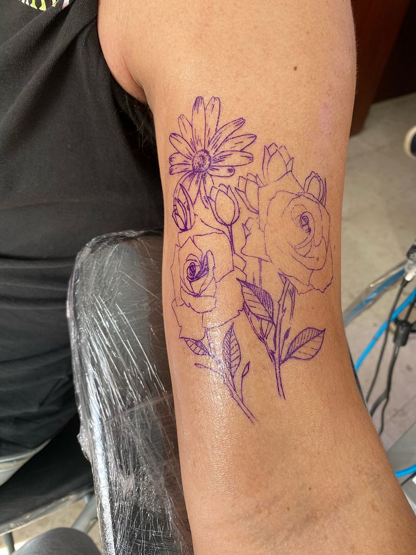 Mi Proyecto del curso: Tatuaje botánico con puntillismo 3