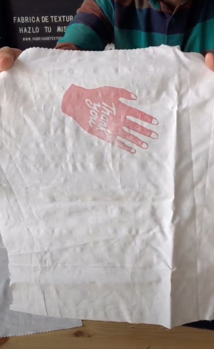 Resultado de estampar presionando con la mano. 