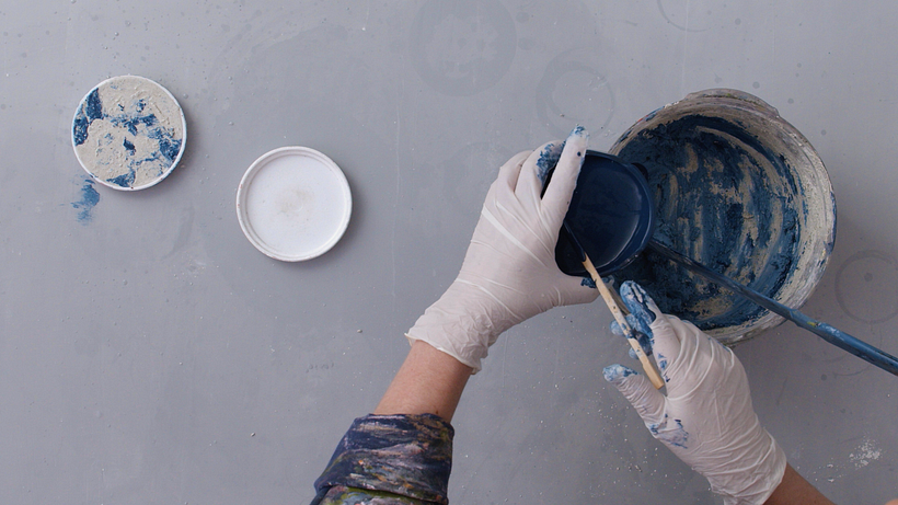 Add as much color as you like and mix thoroughly.
