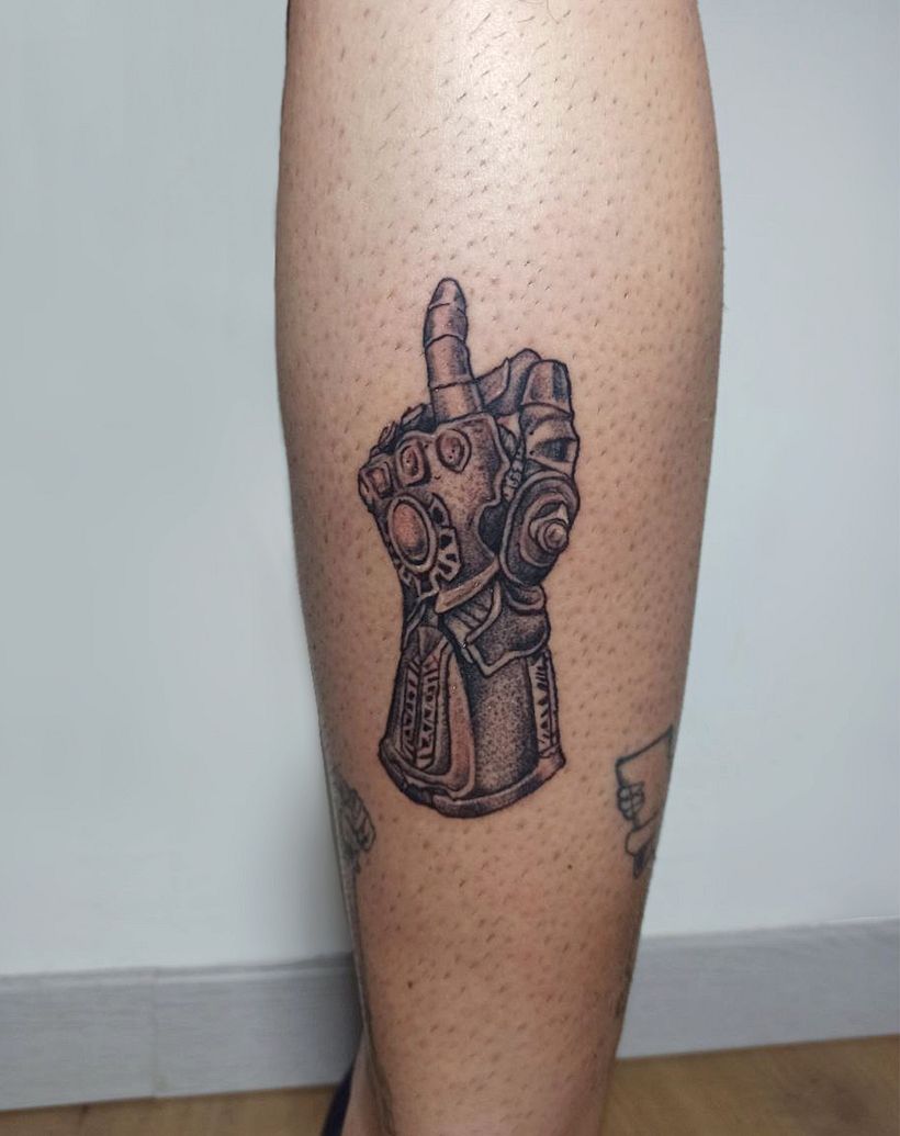 Mi Proyecto del curso: Tatuaje botánico con puntillismo 7