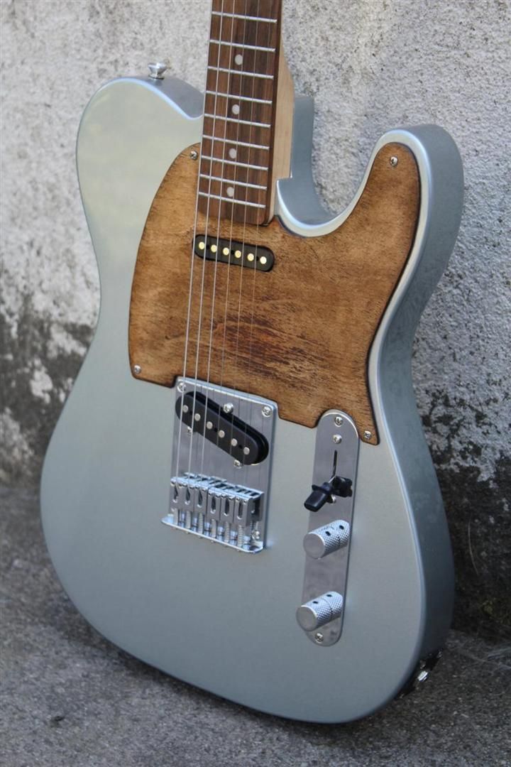 PÁTINAS SOBRE PICKGUARDS COMO LIENZOS 2