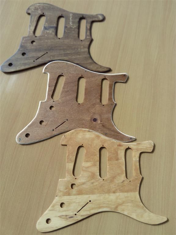 PÁTINAS SOBRE PICKGUARDS COMO LIENZOS 12