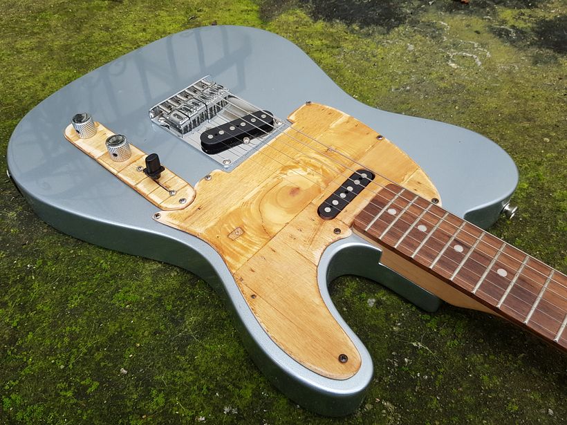PÁTINAS SOBRE PICKGUARDS COMO LIENZOS 6