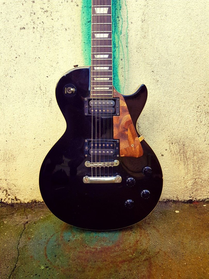 PÁTINAS SOBRE PICKGUARDS COMO LIENZOS 3