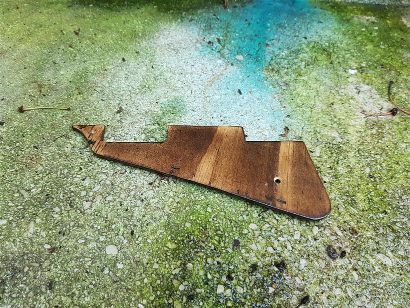PÁTINAS SOBRE PICKGUARDS COMO LIENZOS 10