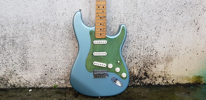 PÁTINAS SOBRE PICKGUARDS COMO LIENZOS 4