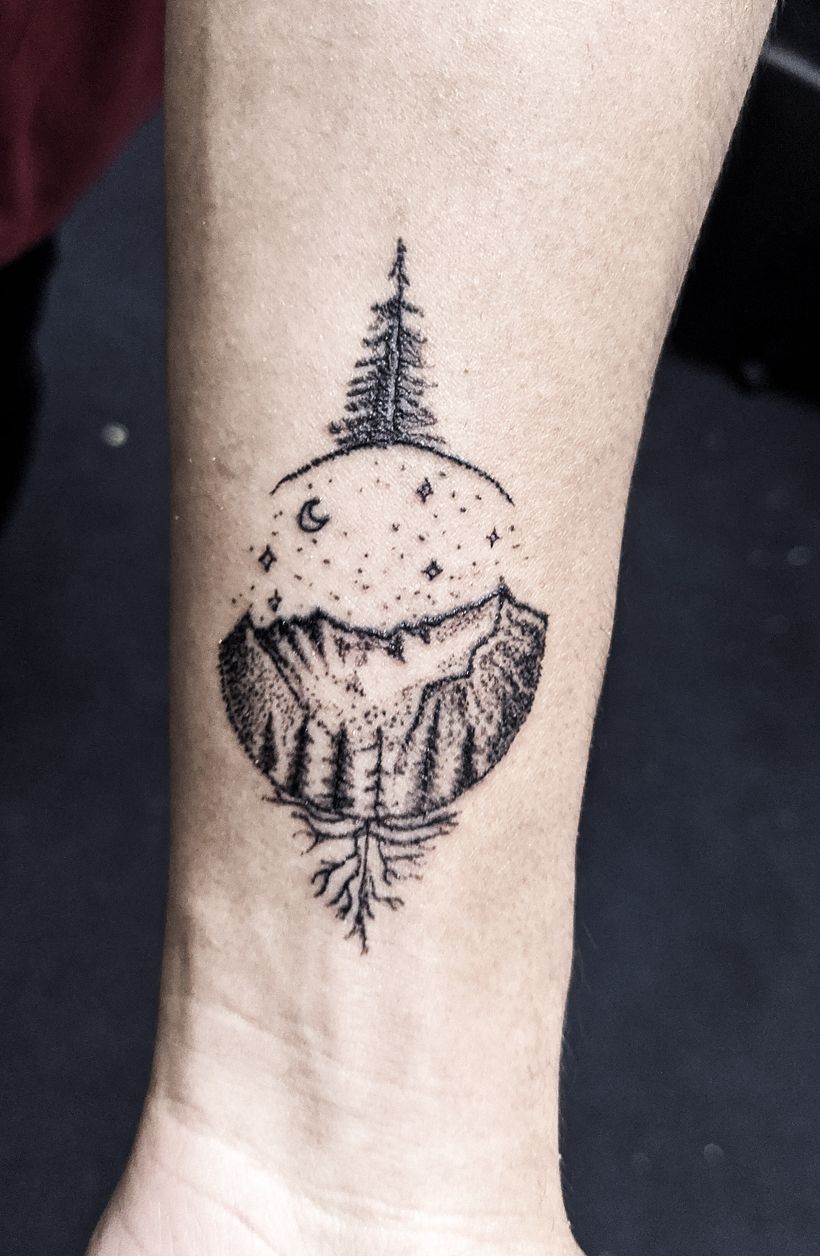 Mi Proyecto del curso: Tatuaje botánico con puntillismo 1