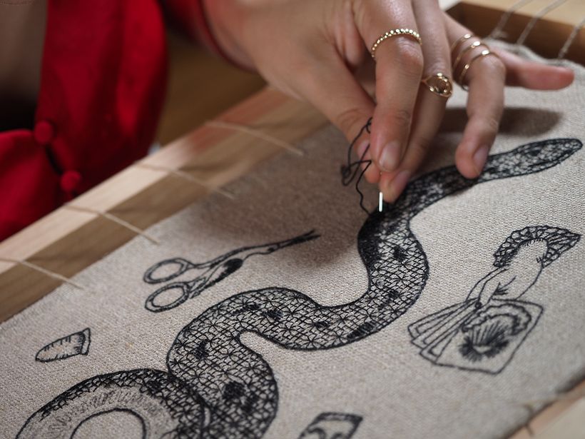 Bordado en blackwork de Gimena Romero.
