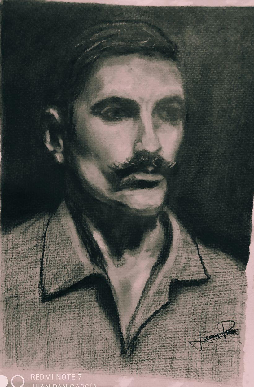 Mi Proyecto del curso: Retrato realista al carboncillo 2