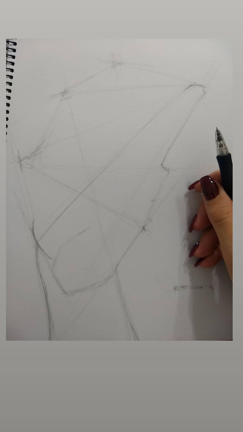 Partiendo de algunos trazos, tomando medidas y referencias.