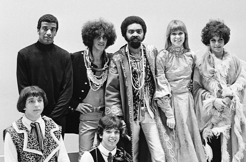 Jorge Ben (izqda.), Caetano Veloso, Gilberto Gil, Rita Lee y Gal Costa; delante, Sérgio Dias y Arnaldo Baptista en 1968.