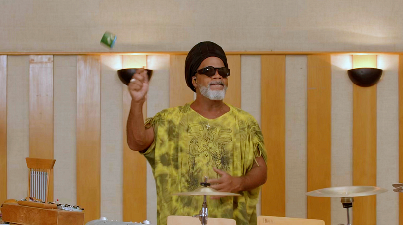 Carlinhos Brown presenta instrumentos de percusión 13