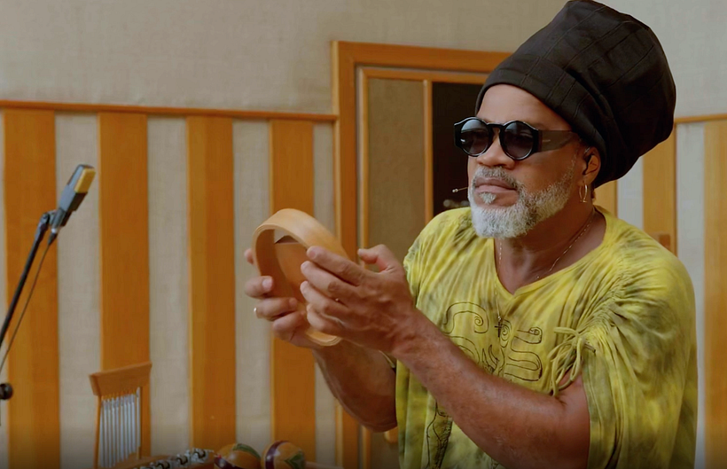 Carlinhos Brown presenta instrumentos de percusión 15