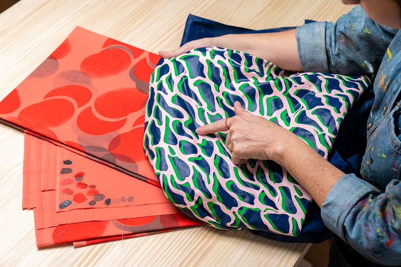 Ana Escalera, designer and screen printing teacher at Domestika.