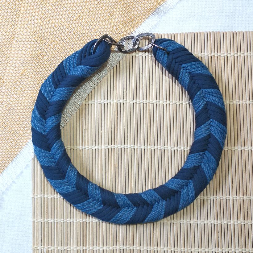 colar azul e jeans ser.ellen