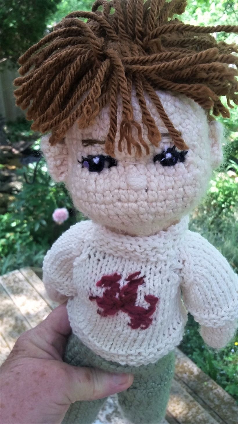 the motif on the sweater is supposed to be a Welsh dragon.