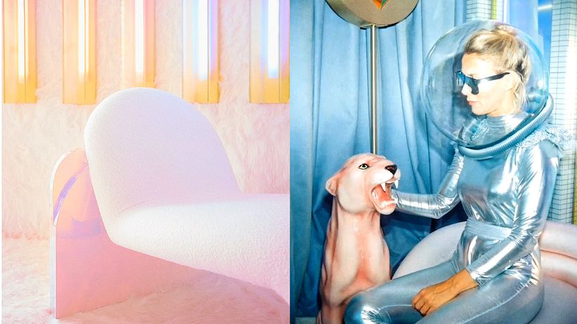 Los objetos los coloca en diferentes espacios para mostrar sus diseños de interiorismo.