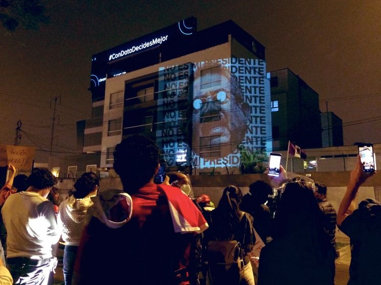 Eski Cumhurbaşkanı Manuel Merino'nun evinde aydınlatma müdahalesi