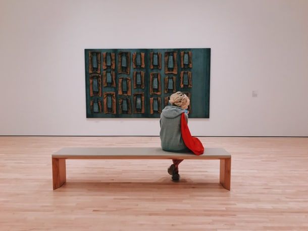 Audio guides can enhance our experience and expand our knowledge. Photo: Unsplash.