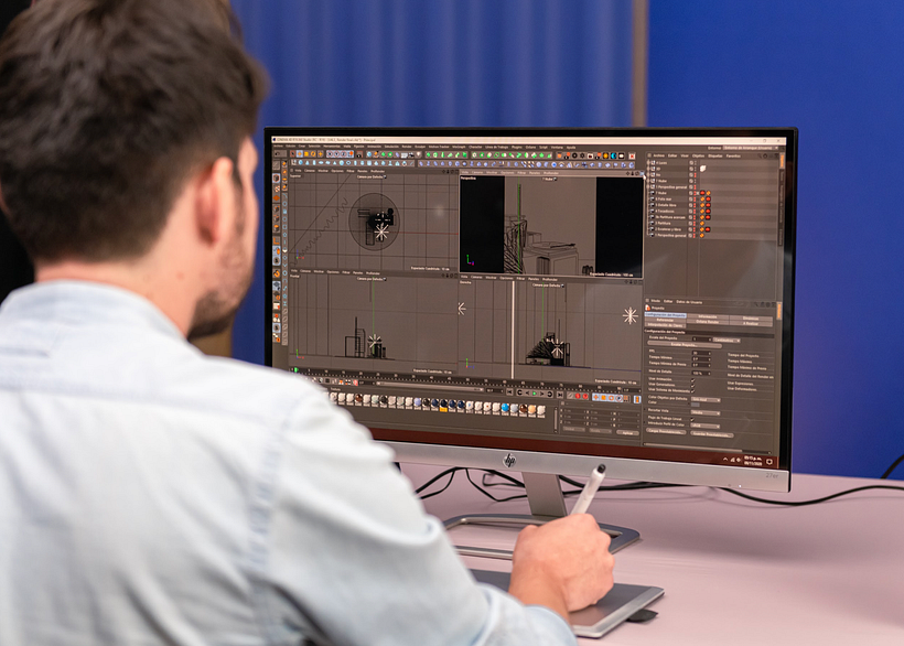 El autor de la descarga trabajando con Cinema 4D.