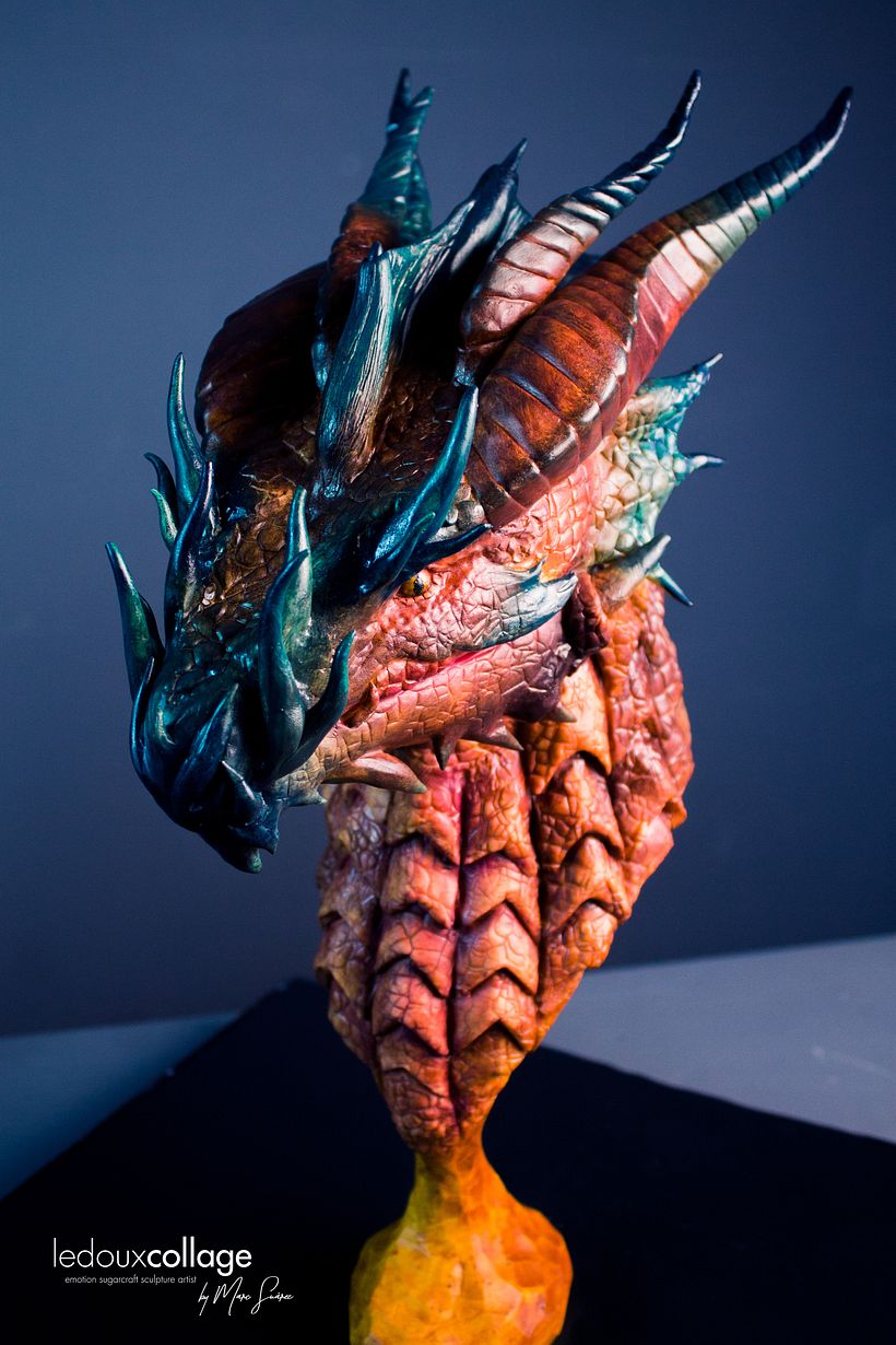 Escultura de chocolate moldeable de 4kg con estructura interna.