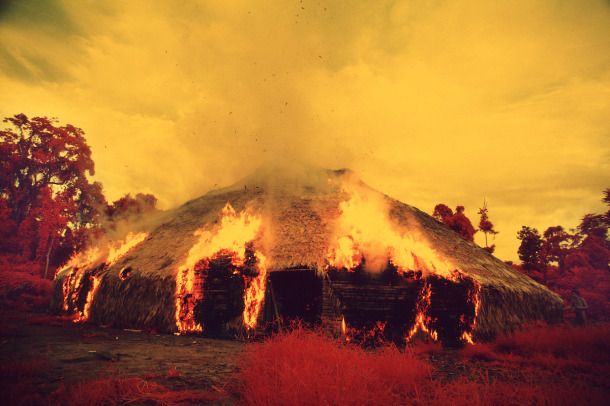 Yanomamis burn down their homes when they emigrate, when a leader dies, or in a plague. © Claudia Andujar (1972-1976).