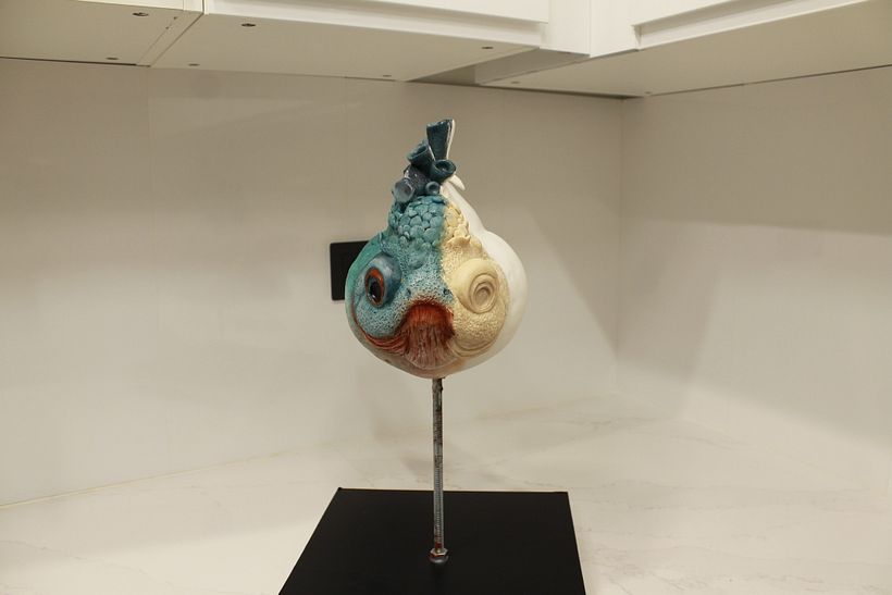 ¡Mirad cómo la escultura cobra vida con el pintado!