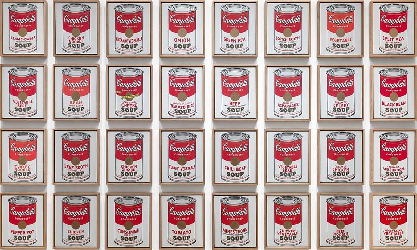 Latas de sopa de tomate Campbells.