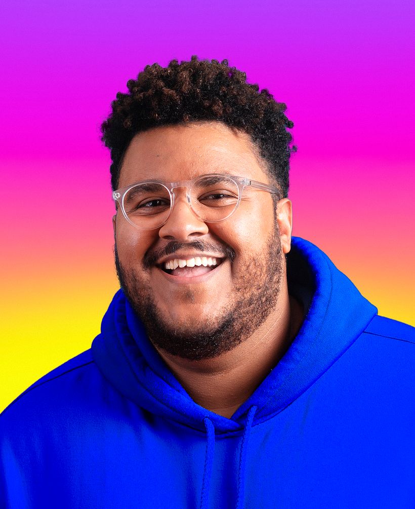 O artista e designer Leandro Assis