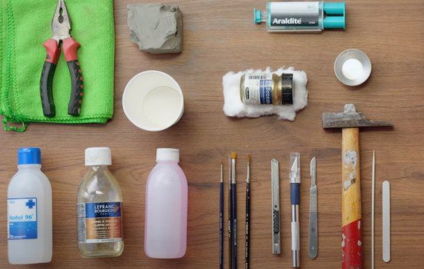 Learn all about the above ceramic-repairing materials in Clara's course.
